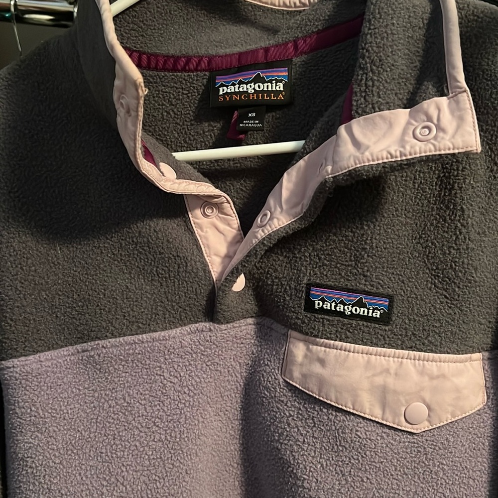 Patagonia multitone, purple pullover